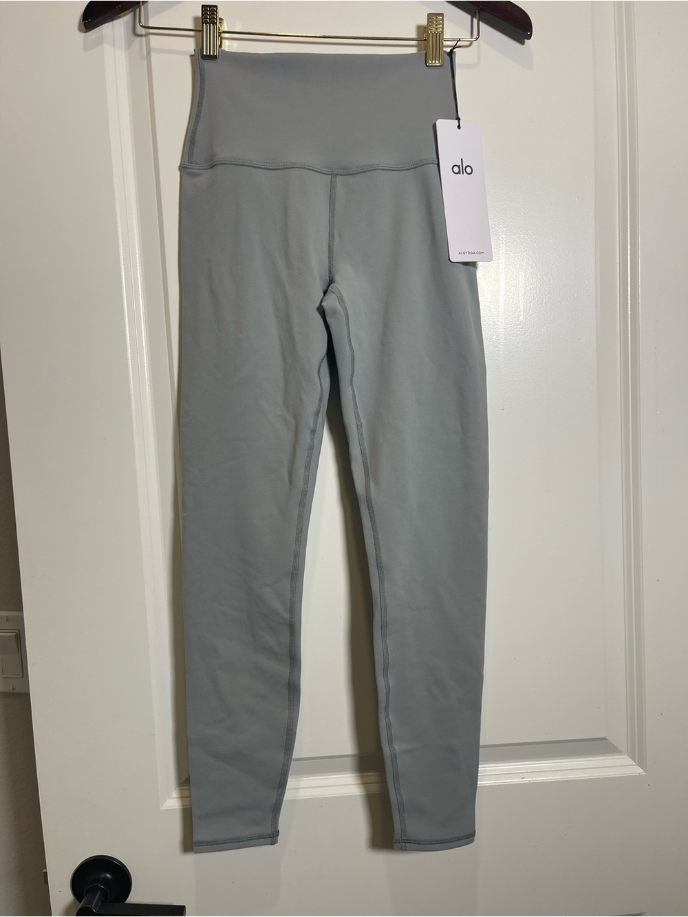 ALO Yoga Leggings in Light Gray